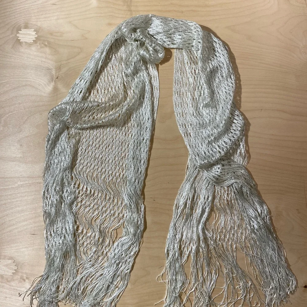 Lacy Silver /White thread Scarf (IO)